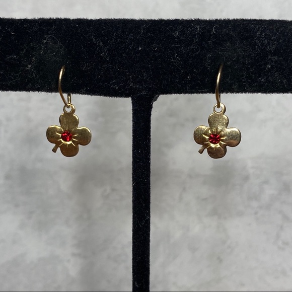 Vintage Japan Gold Flower w/Red Crystal Screw Back - Picture 1 of 7